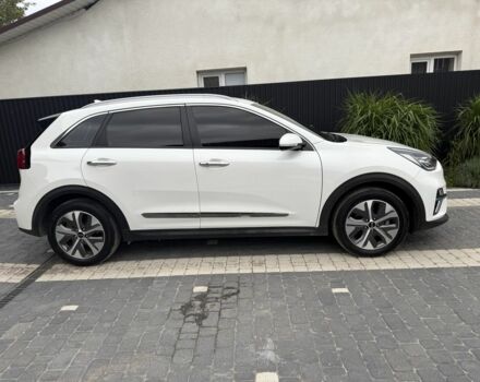 Белый Киа Niro, объемом двигателя 0 л и пробегом 133 тыс. км за 20000 $, фото 1 на Automoto.ua