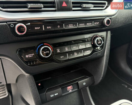 Білий Кіа Niro, об'ємом двигуна 0 л та пробігом 141 тис. км за 19499 $, фото 38 на Automoto.ua