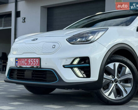 Білий Кіа Niro, об'ємом двигуна 0 л та пробігом 62 тис. км за 19500 $, фото 10 на Automoto.ua