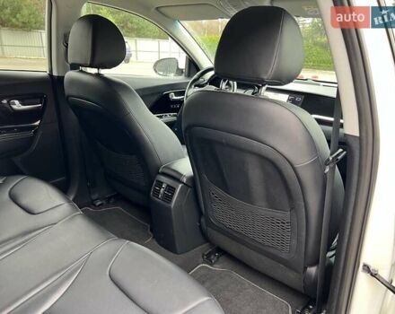 Белый Киа Niro, объемом двигателя 0 л и пробегом 146 тыс. км за 19799 $, фото 22 на Automoto.ua