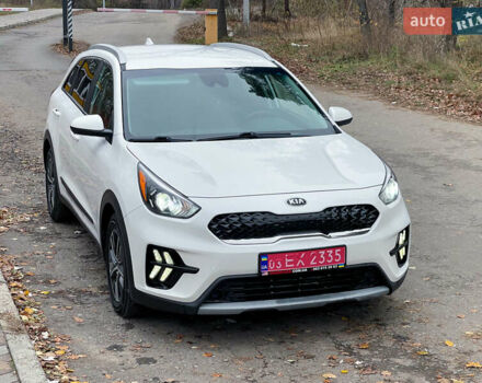 Білий Кіа Niro, об'ємом двигуна 1.6 л та пробігом 215 тис. км за 16800 $, фото 3 на Automoto.ua
