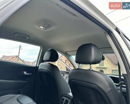 Білий Кіа Niro, об'ємом двигуна 0 л та пробігом 147 тис. км за 18800 $, фото 47 на Automoto.ua