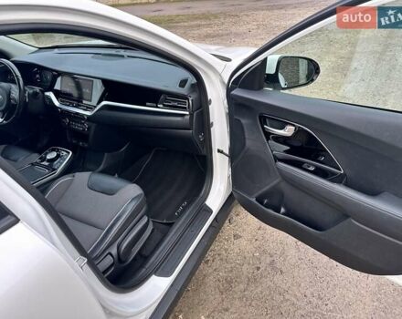 Білий Кіа Niro, об'ємом двигуна 0 л та пробігом 147 тис. км за 18800 $, фото 52 на Automoto.ua