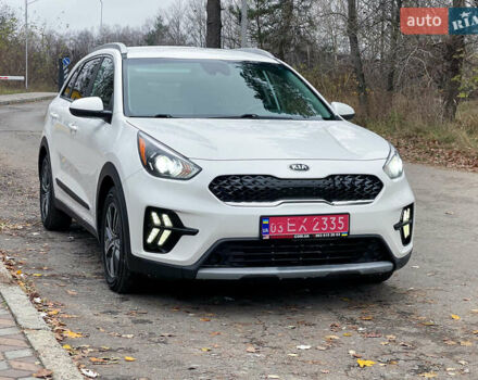Білий Кіа Niro, об'ємом двигуна 1.6 л та пробігом 215 тис. км за 16800 $, фото 2 на Automoto.ua