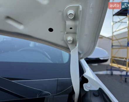 Киа Niro 2020 в Киеве на Automoto.ua Белый Киа Niro, объемом двигателя 0 л и пробегом 151 тыс. км за 19600 $, фото 57 на Automoto.ua
