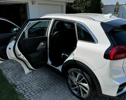 Белый Киа Niro, объемом двигателя 0 л и пробегом 72 тыс. км за 10600 $, фото 5 на Automoto.ua