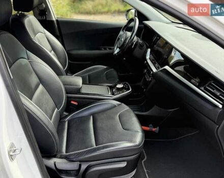 Білий Кіа Niro, об'ємом двигуна 0 л та пробігом 168 тис. км за 18455 $, фото 8 на Automoto.ua