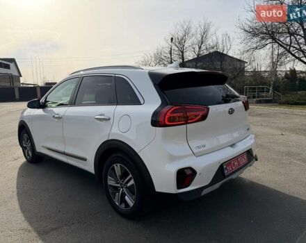 Белый Киа Niro, объемом двигателя 1.58 л и пробегом 200 тыс. км за 18600 $, фото 11 на Automoto.ua