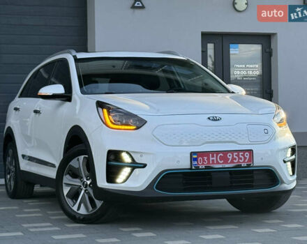 Білий Кіа Niro, об'ємом двигуна 0 л та пробігом 62 тис. км за 19500 $, фото 19 на Automoto.ua