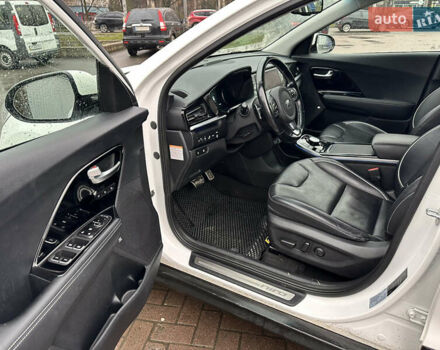 Белый Киа Niro, объемом двигателя 0 л и пробегом 75 тыс. км за 18300 $, фото 5 на Automoto.ua