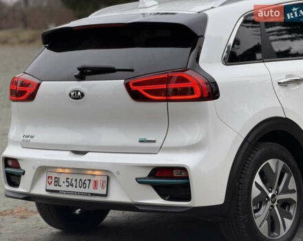 Білий Кіа Niro, об'ємом двигуна 0 л та пробігом 141 тис. км за 19499 $, фото 16 на Automoto.ua