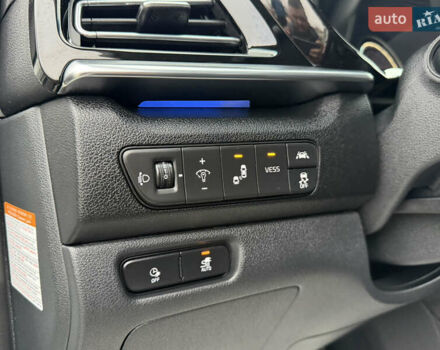 Білий Кіа Niro, об'ємом двигуна 0 л та пробігом 141 тис. км за 19499 $, фото 30 на Automoto.ua