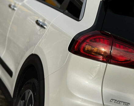 Білий Кіа Niro, об'ємом двигуна 0 л та пробігом 117 тис. км за 19750 $, фото 33 на Automoto.ua