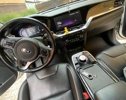 Киа Niro 2020 в Виноградове на Automoto.ua Белый Киа Niro, объемом двигателя 0 л и пробегом 100 тыс. км за 20200 $, фото 5 на Automoto.ua