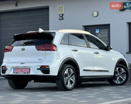 Білий Кіа Niro, об'ємом двигуна 0 л та пробігом 62 тис. км за 19500 $, фото 26 на Automoto.ua