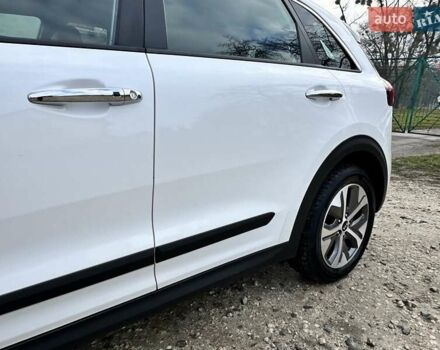 Білий Кіа Niro, об'ємом двигуна 0 л та пробігом 147 тис. км за 18800 $, фото 23 на Automoto.ua