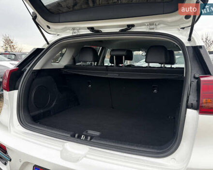 Білий Кіа Niro, об'ємом двигуна 0 л та пробігом 124 тис. км за 20400 $, фото 45 на Automoto.ua