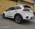 Белый Киа Niro, объемом двигателя 1.58 л и пробегом 164 тыс. км за 17500 $, фото 3 на Automoto.ua