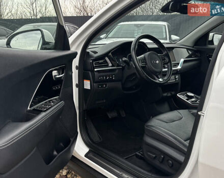 Білий Кіа Niro, об'ємом двигуна 0 л та пробігом 124 тис. км за 20400 $, фото 32 на Automoto.ua