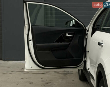 Белый Киа Niro, объемом двигателя 0 л и пробегом 172 тыс. км за 17500 $, фото 35 на Automoto.ua