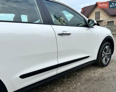 Білий Кіа Niro, об'ємом двигуна 0 л та пробігом 147 тис. км за 18800 $, фото 36 на Automoto.ua