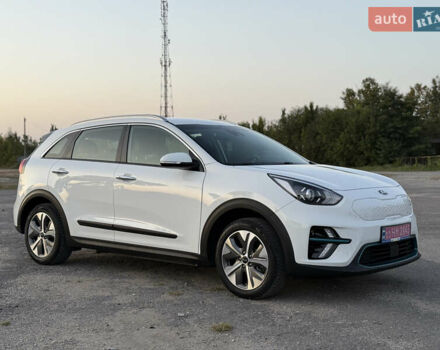 Білий Кіа Niro, об'ємом двигуна 0 л та пробігом 152 тис. км за 18500 $, фото 15 на Automoto.ua