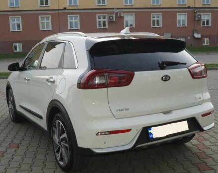 Белый Киа Niro, объемом двигателя 1.6 л и пробегом 98 тыс. км за 12400 $, фото 3 на Automoto.ua