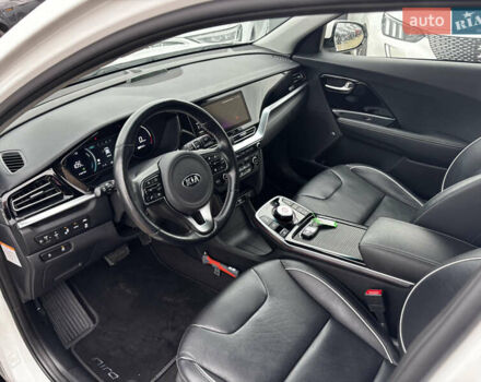 Білий Кіа Niro, об'ємом двигуна 0 л та пробігом 124 тис. км за 20400 $, фото 18 на Automoto.ua