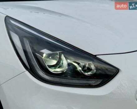 Білий Кіа Niro, об'ємом двигуна 0 л та пробігом 89 тис. км за 18950 $, фото 23 на Automoto.ua