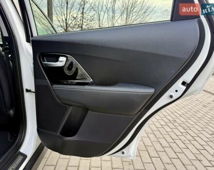 Білий Кіа Niro, об'ємом двигуна 0 л та пробігом 89 тис. км за 18950 $, фото 91 на Automoto.ua
