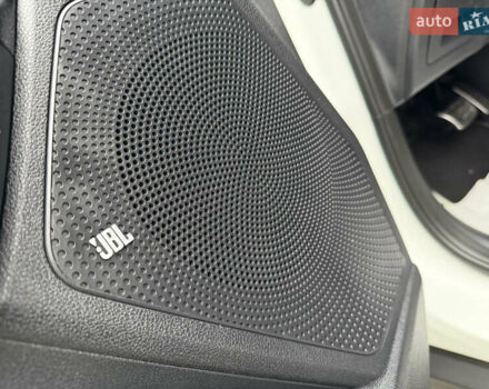 Білий Кіа Niro, об'ємом двигуна 0 л та пробігом 141 тис. км за 19499 $, фото 29 на Automoto.ua