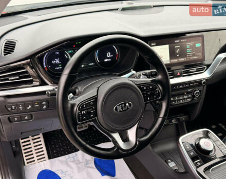 Білий Кіа Niro, об'ємом двигуна 0 л та пробігом 112 тис. км за 18300 $, фото 14 на Automoto.ua