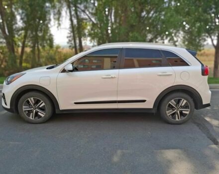 Білий Кіа Niro, об'ємом двигуна 1.6 л та пробігом 32 тис. км за 11300 $, фото 3 на Automoto.ua