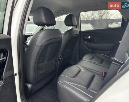 Білий Кіа Niro, об'ємом двигуна 0 л та пробігом 124 тис. км за 20400 $, фото 39 на Automoto.ua