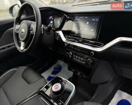 Киа Niro 2020 в Киеве на Automoto.ua Белый Киа Niro, объемом двигателя 0 л и пробегом 171 тыс. км за 18300 $, фото 31 на Automoto.ua