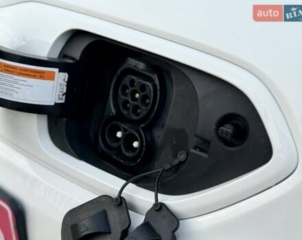 Білий Кіа Niro, об'ємом двигуна 0 л та пробігом 89 тис. км за 18950 $, фото 25 на Automoto.ua