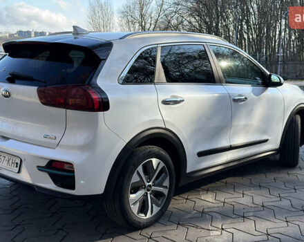 Белый Киа Niro, объемом двигателя 0 л и пробегом 126 тыс. км за 18400 $, фото 6 на Automoto.ua