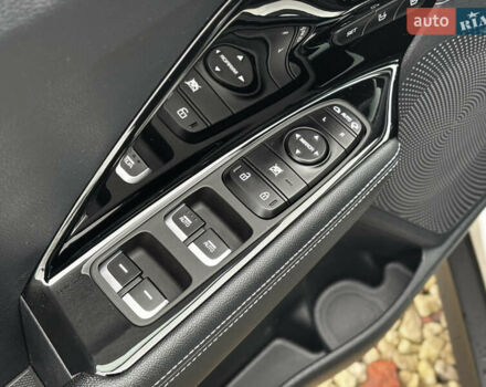 Білий Кіа Niro, об'ємом двигуна 0 л та пробігом 124 тис. км за 20400 $, фото 12 на Automoto.ua