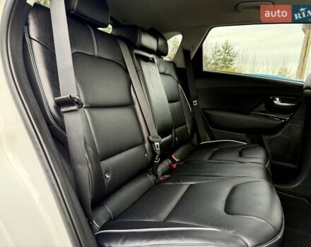 Білий Кіа Niro, об'ємом двигуна 0 л та пробігом 89 тис. км за 18950 $, фото 95 на Automoto.ua