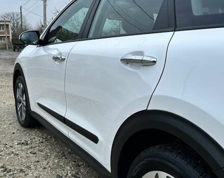 Білий Кіа Niro, об'ємом двигуна 0 л та пробігом 147 тис. км за 18800 $, фото 29 на Automoto.ua