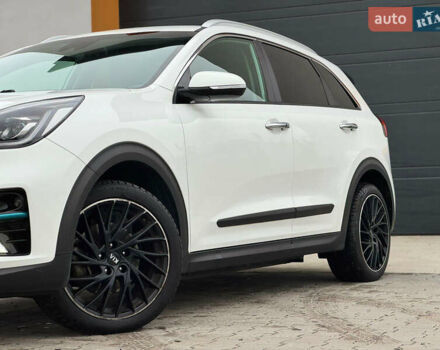 Киа Niro 2020 в Черкассах на Automoto.ua Белый Киа Niro, объемом двигателя 0 л и пробегом 84 тыс. км за 18800 $, фото 5 на Automoto.ua