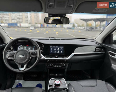Киа Niro 2020 в Киеве на Automoto.ua Белый Киа Niro, объемом двигателя 0 л и пробегом 171 тыс. км за 18300 $, фото 26 на Automoto.ua