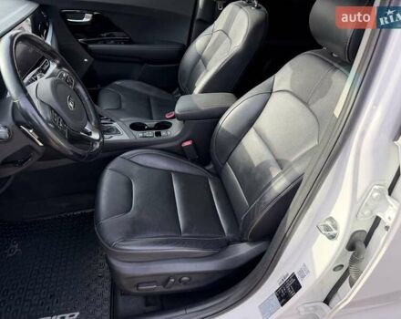 Белый Киа Niro, объемом двигателя 1.58 л и пробегом 200 тыс. км за 18600 $, фото 15 на Automoto.ua