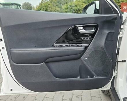 Киа Niro 2020 в Радомышле на Automoto.ua Белый Киа Niro, объемом двигателя 0 л и пробегом 73 тыс. км за 22300 $, фото 16 на Automoto.ua
