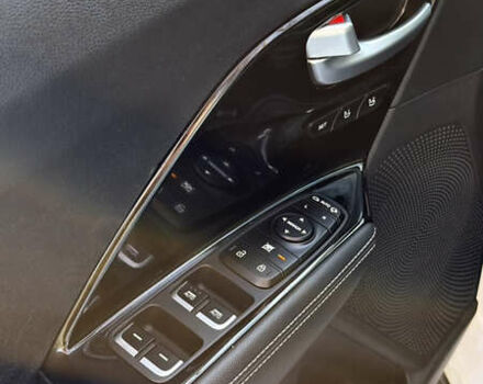 Белый Киа Niro, объемом двигателя 0 л и пробегом 126 тыс. км за 18400 $, фото 18 на Automoto.ua