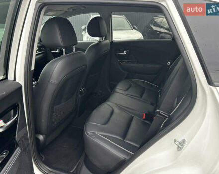 Білий Кіа Niro, об'ємом двигуна 0 л та пробігом 124 тис. км за 20400 $, фото 37 на Automoto.ua