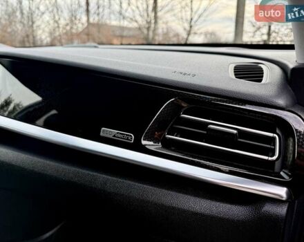 Білий Кіа Niro, об'ємом двигуна 0 л та пробігом 89 тис. км за 18950 $, фото 84 на Automoto.ua