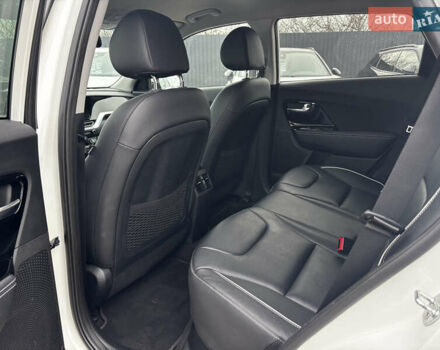 Білий Кіа Niro, об'ємом двигуна 0 л та пробігом 124 тис. км за 20400 $, фото 38 на Automoto.ua