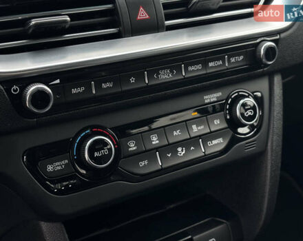 Білий Кіа Niro, об'ємом двигуна 0 л та пробігом 124 тис. км за 20400 $, фото 25 на Automoto.ua