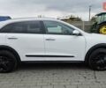Киа Niro 2020 в Радомышле на Automoto.ua Белый Киа Niro, объемом двигателя 0 л и пробегом 73 тыс. км за 22300 $, фото 7 на Automoto.ua